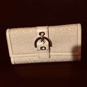 GUC COACH MONOGRAM LARGE WALLET WITH BUCKLE CLOSURE